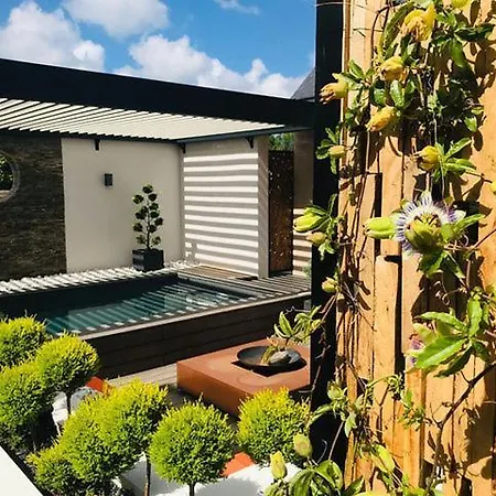 빌라 75m2 Avec Piscine Et Jacuzzi Prives, Sauna Et Home-cinema A 800m Des Commodites *