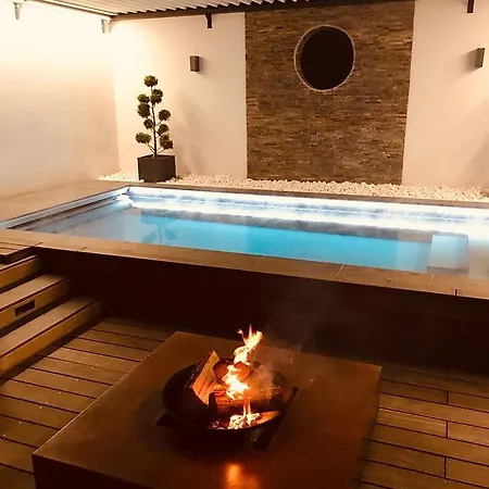וילה 75m2 Avec Piscine Et Jacuzzi Prives, Sauna Et Home-cinema A 800m Des Commodites