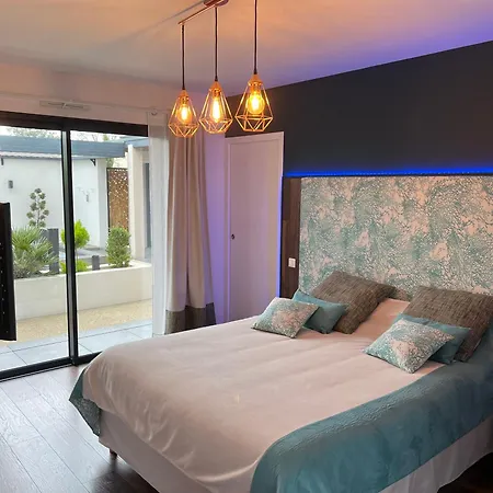 75m2 Avec Piscine Et Jacuzzi Prives, Sauna Et Home-cinema A 800m Des Commodites *