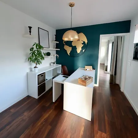 75m2 Avec Piscine Et Jacuzzi Privés, Sauna Et Home-cinéma à 800m Des Commodités