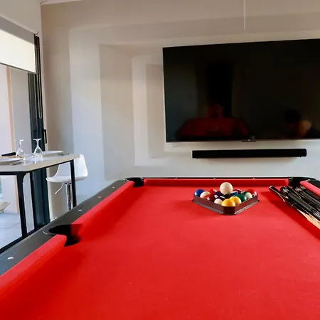 Villa 75m2 Avec Piscine Et Jacuzzi Prives, Sauna Et Home-cinema A 800m Des Commodites