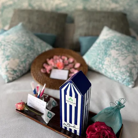 75m2 Avec Piscine Et Jacuzzi Prives, Sauna Et Home-cinema A 800m Des Commodites