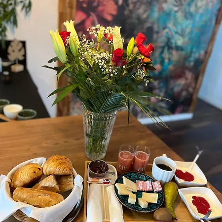 75m2 Avec Piscine Et Jacuzzi Prives, Sauna Et Home-cinema A 800m Des Commodites