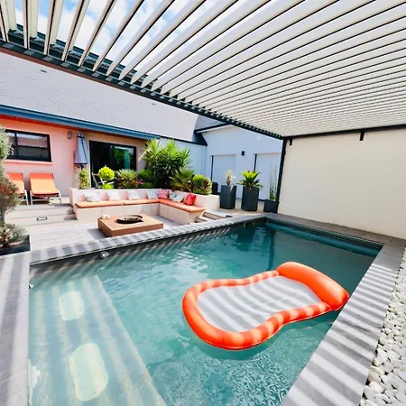 75m2 Avec Piscine Et Jacuzzi Prives, Sauna Et Home-cinema A 800m Des Commodites וילה La Baule