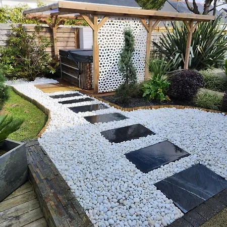 75m2 Avec Piscine Et Jacuzzi Prives, Sauna Et Home-cinema A 800m Des Commodites