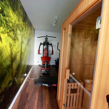 75m2 Avec Piscine Et Jacuzzi Privés, Sauna Et Home-cinéma à 800m Des Commodités