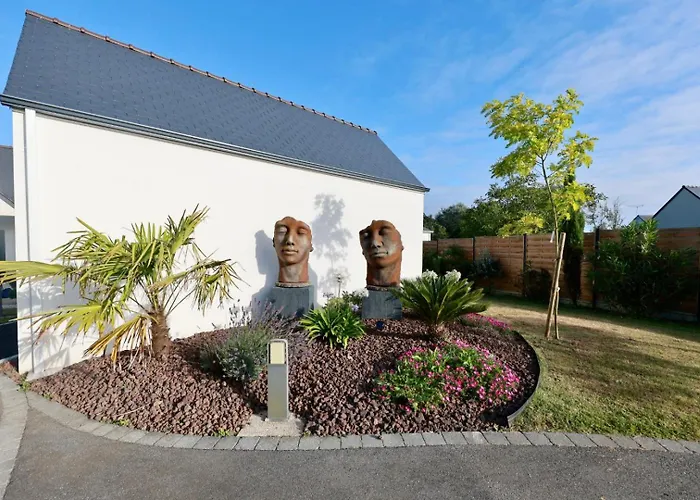 Villa 75m2 Avec Piscine Et Jacuzzi Privés, Sauna Et Home-cinéma à 800m Des Commodités *