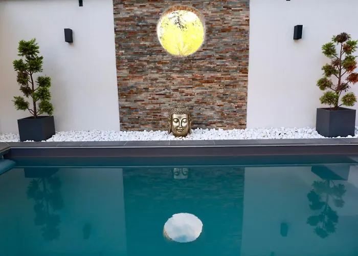 75m2 Avec Piscine Et Jacuzzi Privés, Sauna Et Home-cinéma à 800m Des Commodités La Baule-Escoublac