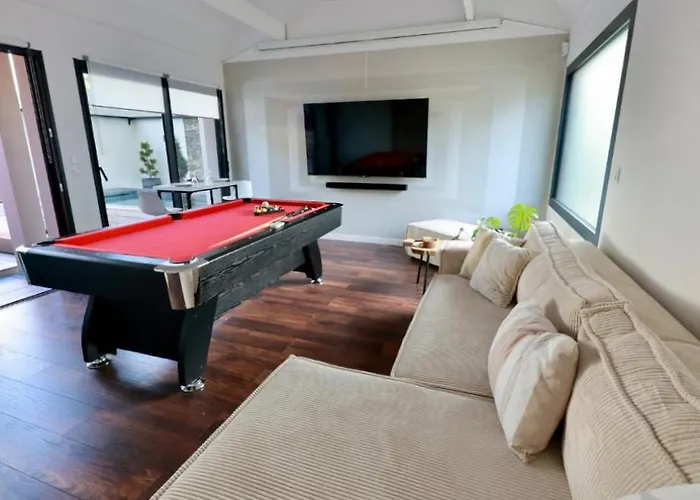 Villa 75m2 Avec Piscine Et Jacuzzi Privés, Sauna Et Home-cinéma à 800m Des Commodités *