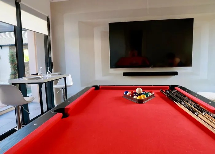 Villa 75m2 Avec Piscine Et Jacuzzi Privés, Sauna Et Home-cinéma à 800m Des Commodités