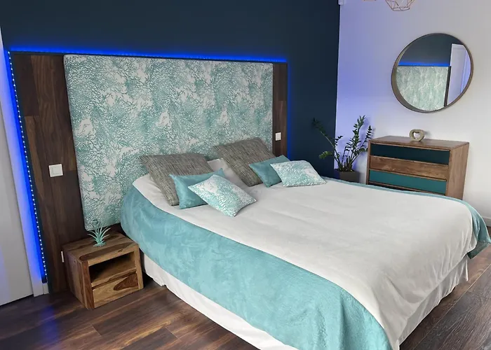 75m2 Avec Piscine Et Jacuzzi Privés, Sauna Et Home-cinéma à 800m Des Commodités