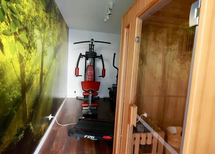 75m2 Avec Piscine Et Jacuzzi Privés, Sauna Et Home-cinéma à 800m Des Commodités